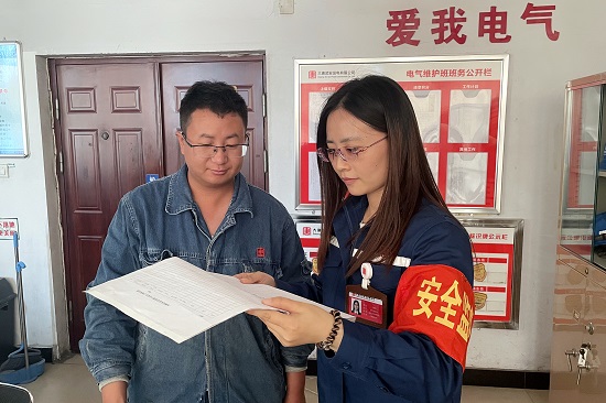 1705389156130058239.jpg 【大唐榜樣】李慧麗:用心關(guān)愛  護(hù)佑健康  - 副本.jpg