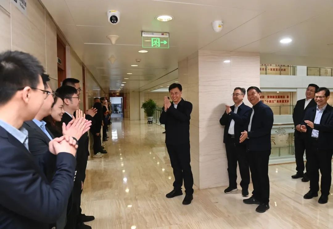 1708303371134012875.jpg 002.jpg