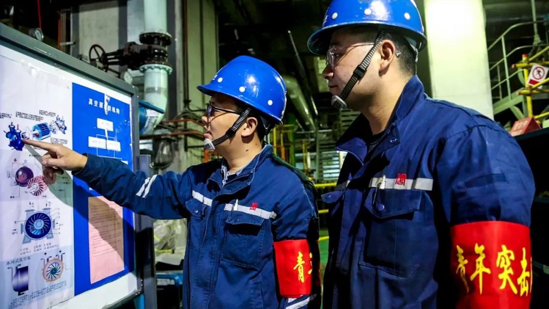 1713339051100086342.jpg 【全國青年安全生產(chǎn)示范崗】托克托發(fā)電公司轉(zhuǎn)機一班 (2).jpg