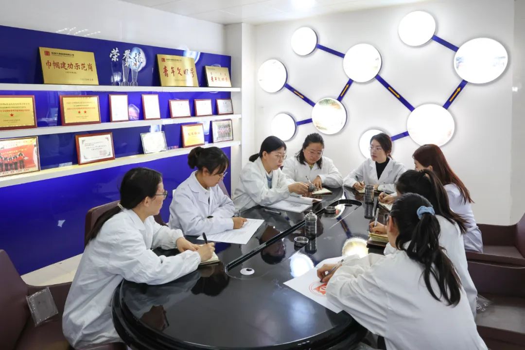 1730940857634055141.jpg 【大唐榜樣】?jī)?nèi)蒙古質(zhì)量信得過班組|托電公司燃料質(zhì)檢部煤化驗(yàn)班.jpg