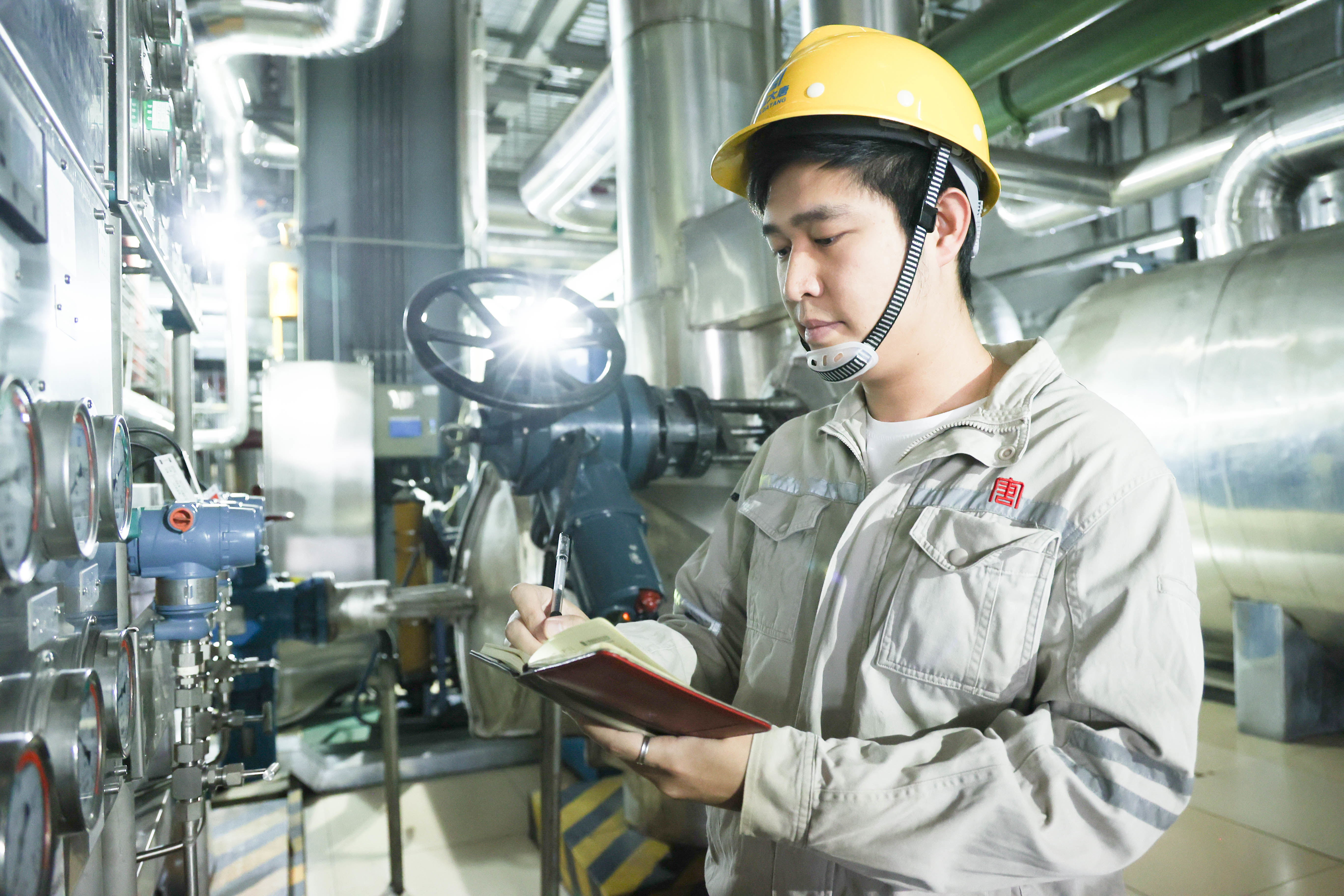 1733965213609008877.jpg 【大唐榜樣】包晨光:跬步積千里,滴水匯長河.jpg